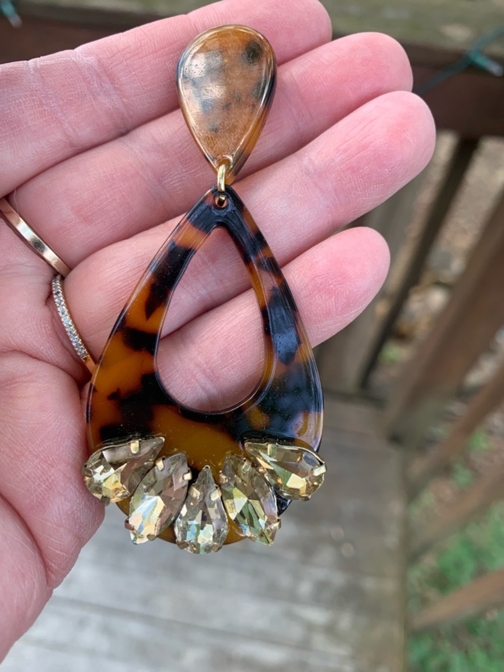 NWOT Tortoise Shell Open Hoop Rhinestone EARRINGS - Picture 2 of 4